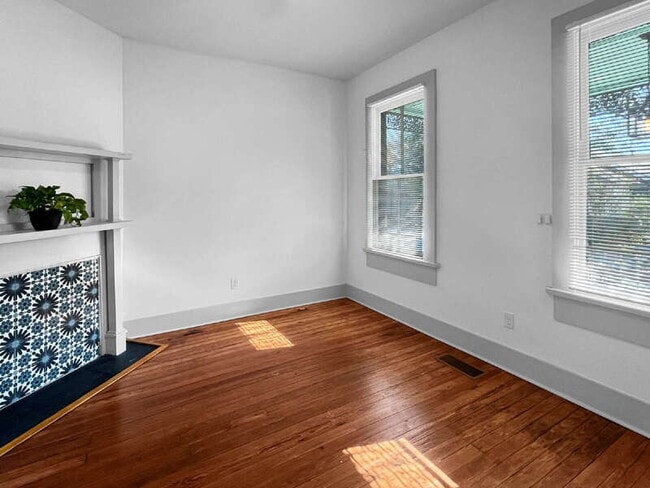 Building Photo - 310 W 42nd St