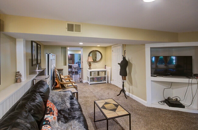 Building Photo - 501 Lincoln Ave