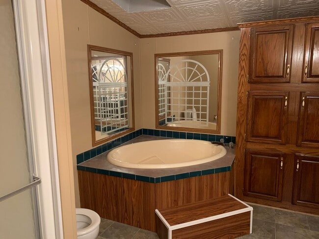 Building Photo - Welcome to this  4-bedroom, 2-bathroom home located in the picturesque Sevierville, TN.