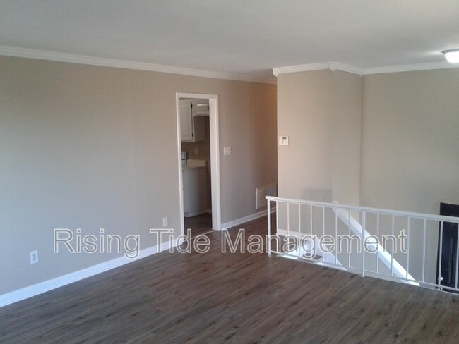 Building Photo - 8905 Valley Hill Dr