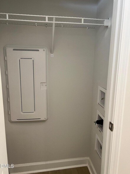 Building Photo - 404 White Oak Gdn Wy