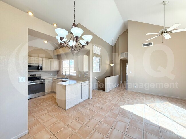 Building Photo - 1001 N Pasadena