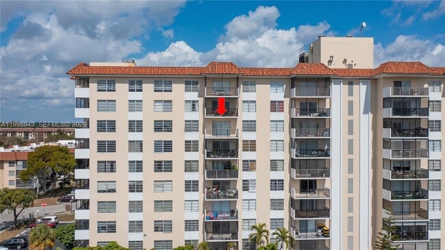 Building Photo - 4164 Inverrary Dr