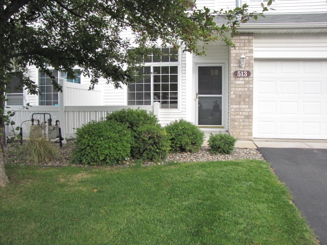 Building Photo - Townhome with Loft, Fireplace & Large Walk-In Closet. Trash and water included– Available May 1