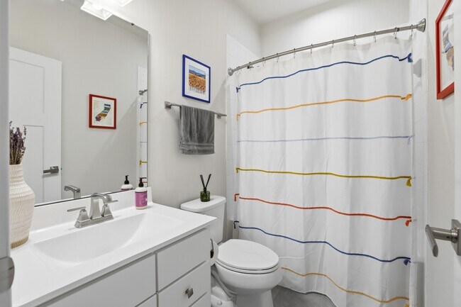Building Photo - 4915 Crest View Dr