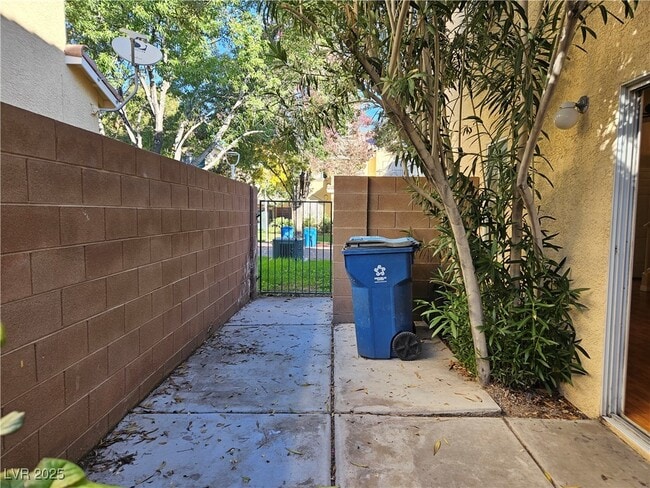 Building Photo - 6521 Hillside Brook Ave