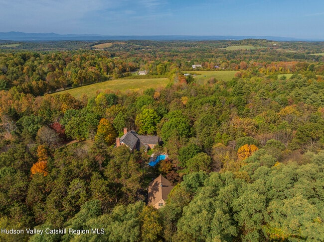 Building Photo - 147 Rock City Rd