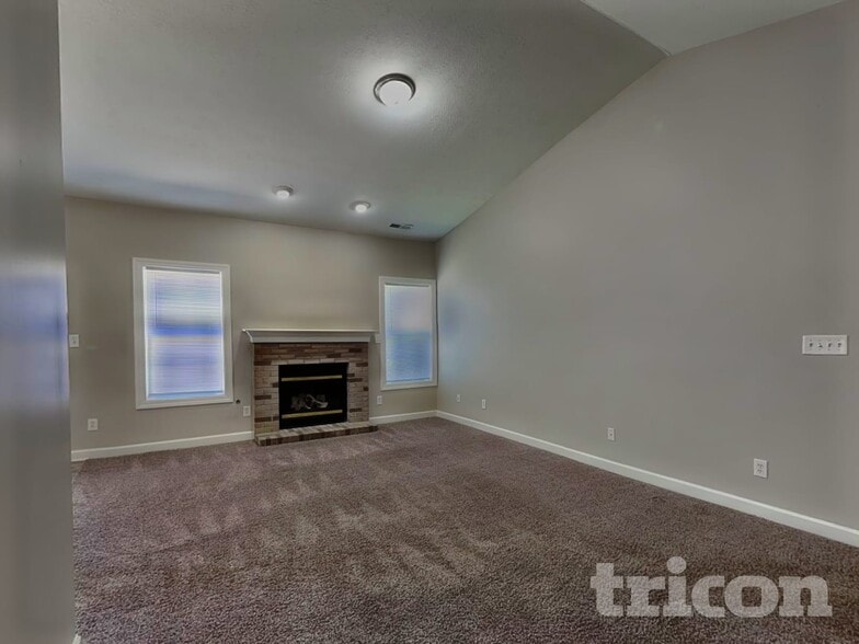 Building Photo - 5325 Montavia Ln