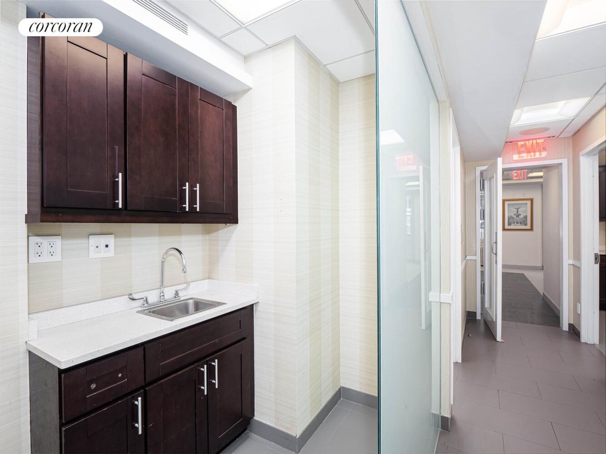 Building Photo - 903 Lexington Ave