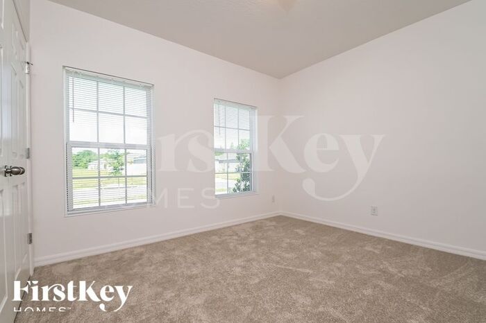 Building Photo - 900 Avenal Ln