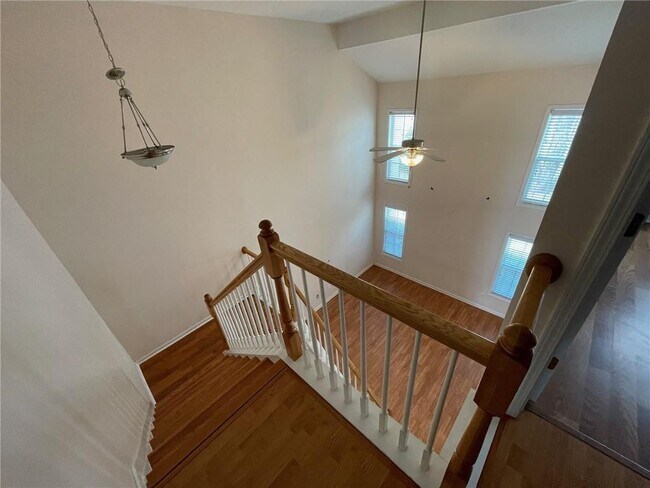 Building Photo - 2369 Suwanee Pointe Dr