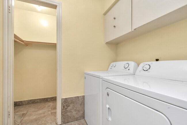 Building Photo - 4702 Cashel Cir