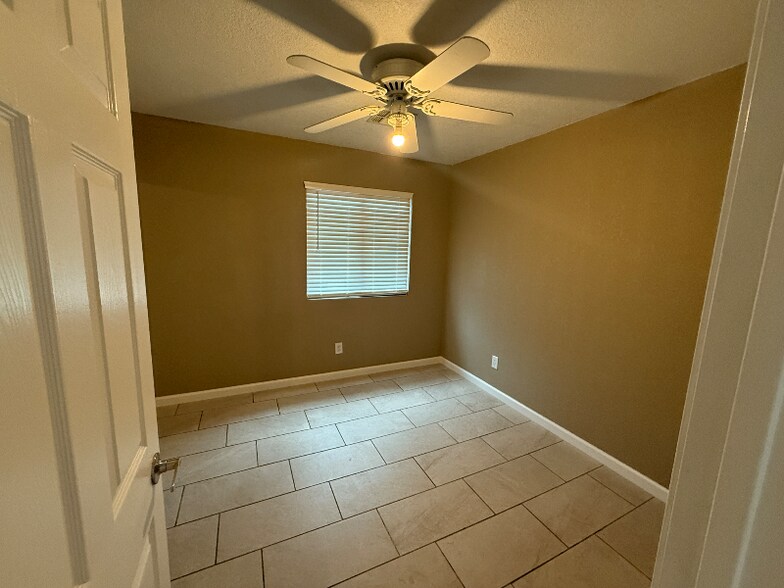Building Photo - 425 S Seawynds Blvd