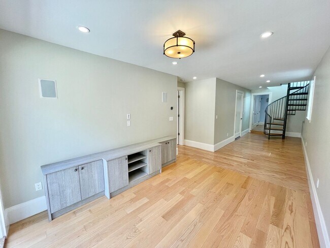 Building Photo - Westwood Park - Stunning 3BR+ / 2 BA Home w/Fabulous Back Yard! - PROGRESSIVE