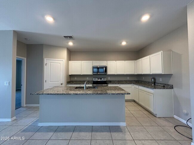 Building Photo - 6551 W Magdalena Ln
