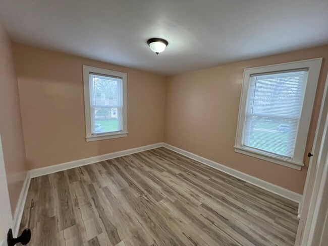 Building Photo - Newly Remodeled 4 Bed House Available Now!