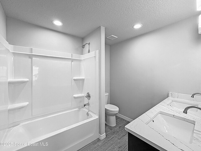 Building Photo - 512 L M Davey Ln