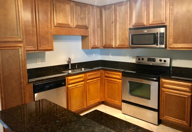 Building Photo - Very Spacious 2bd/2ba Condo in Brookhaven ...