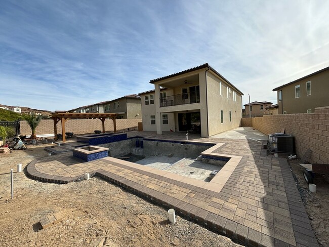 Building Photo - 5 Bedroom Home for Rent in Santa Clarita!