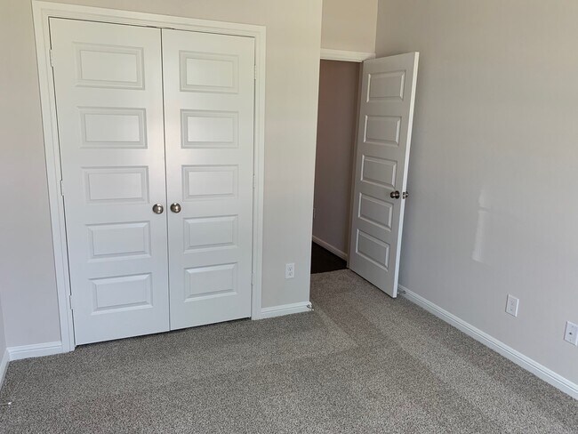 Building Photo - 8022 Cliffside Terrace Ct