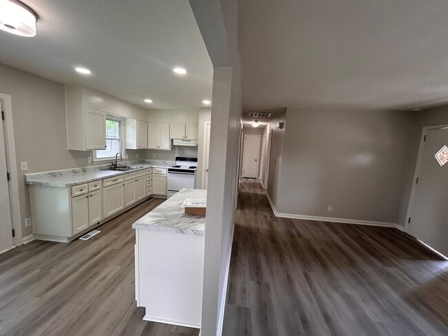 Building Photo - 4402 Kiger St SW