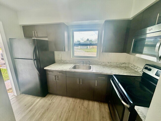 Building Photo - 7511 Venetian St