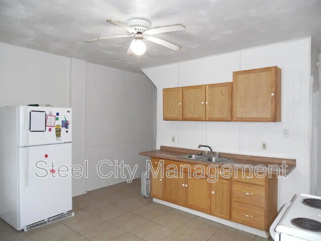 Building Photo - 12 Cuyler Ave