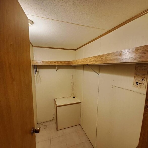 MASTER HAS WALK-IN CLOSET - 15017 Johansson Ave