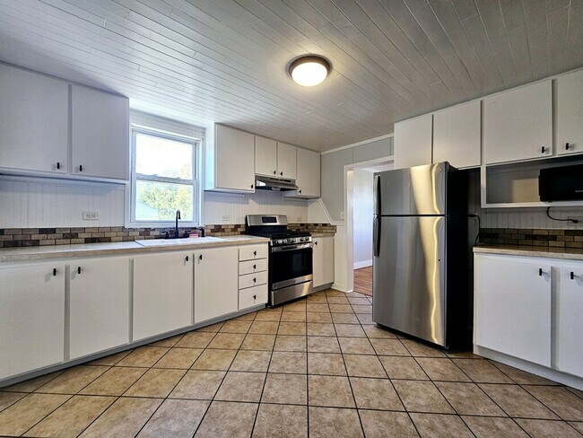 Building Photo - 830 Hoyt St