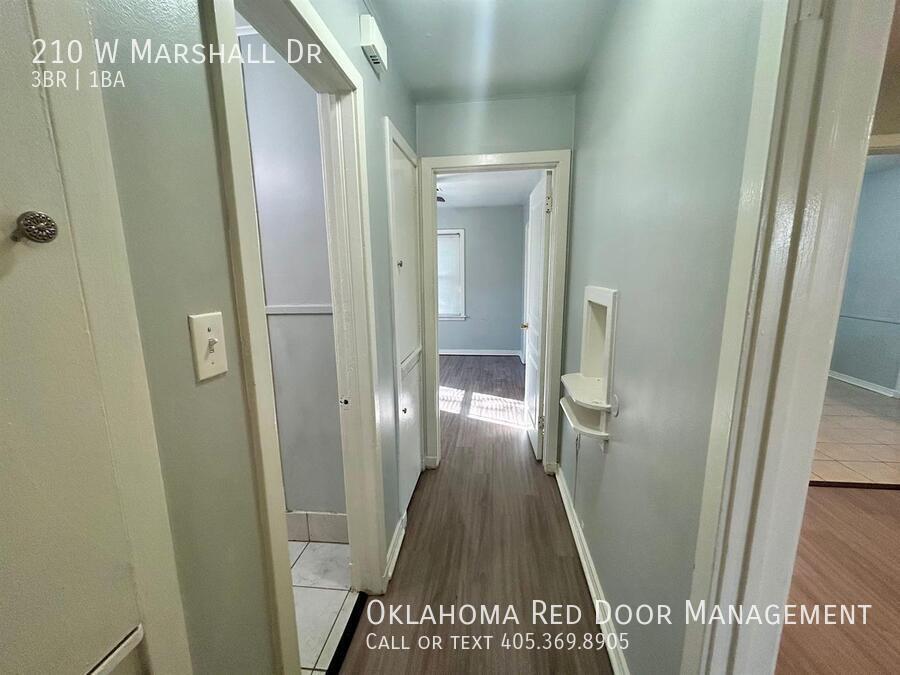 Building Photo - 210 W Marshall Dr