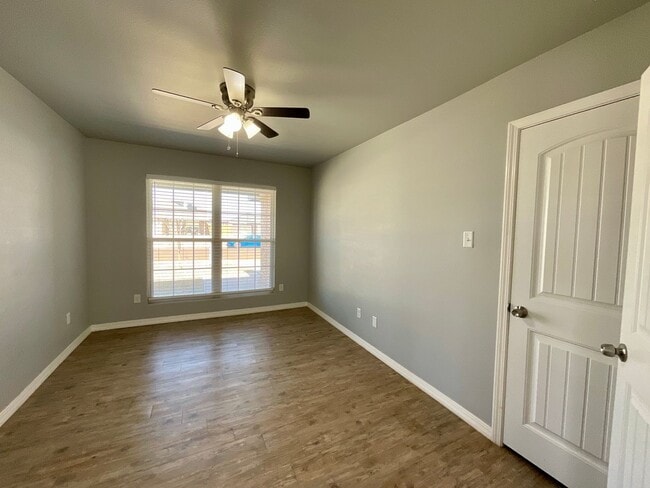 Building Photo - 4 Bed 3 bath 3 Car-Garage-Solar Panels-Move In Ready! Frenship ISD