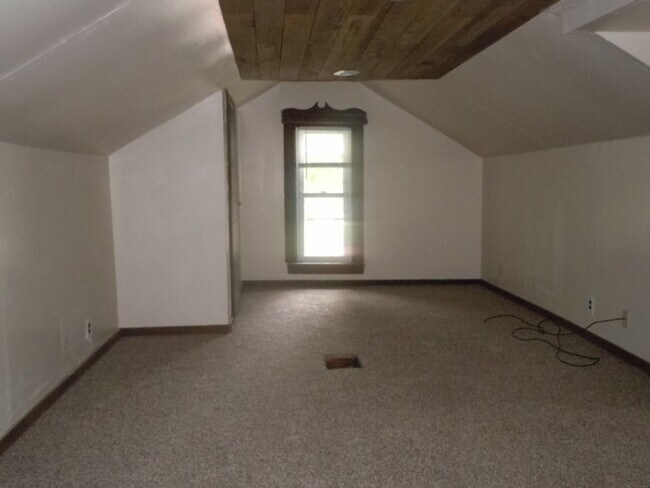 Building Photo - 3 Bedroom Home with Dishwasher in Collinsville!