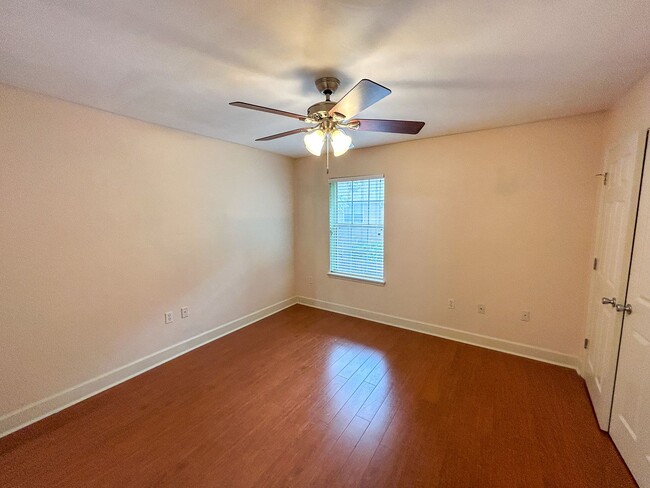 Building Photo - Woods Edge South #147