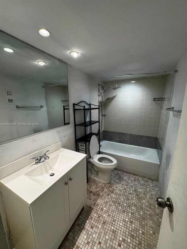 Building Photo - 555 NE 123rd St