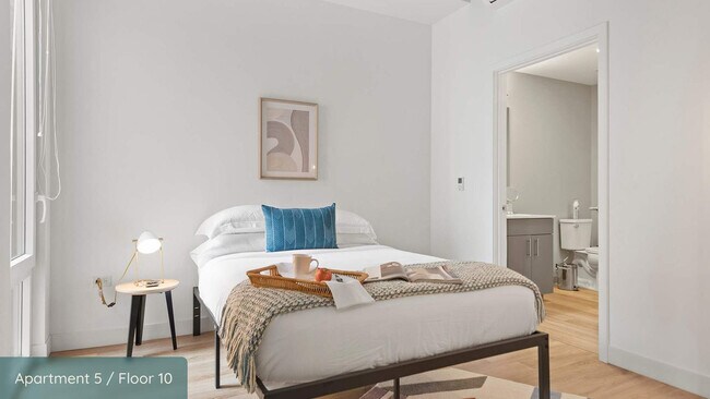 Building Photo - 853 W Blackhawk St