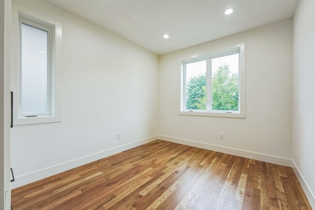 Building Photo - 1236 Parkside Ave