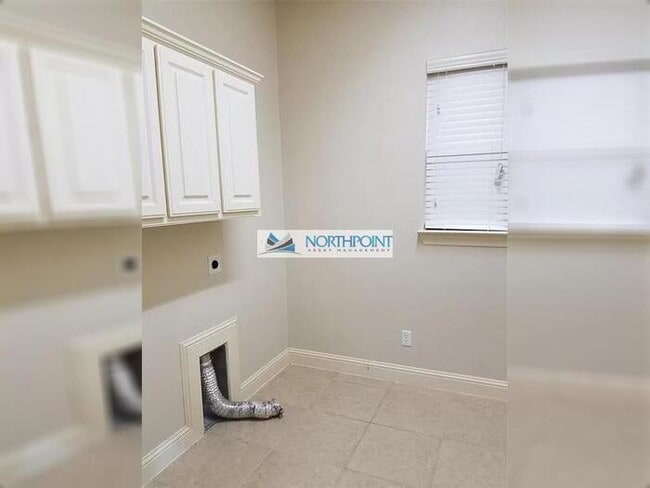 Building Photo - 3701 Post Oak Trail