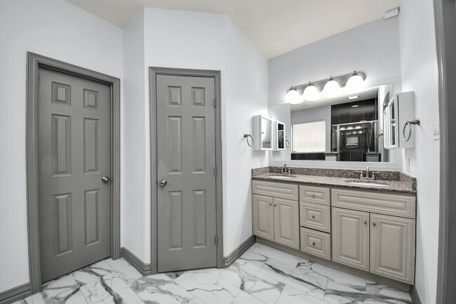 Building Photo - 4410 Lodge Vine Ct