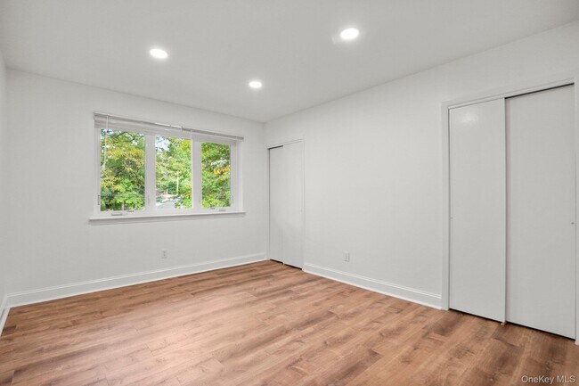 Building Photo - 1341 Pelhamdale Ave