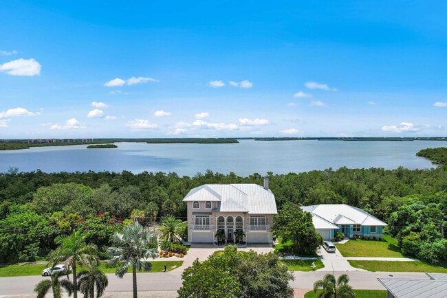 Building Photo - 1927 Sheffield Ave