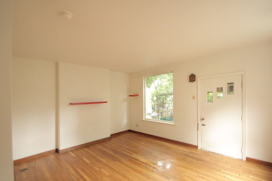 Building Photo - 413 Lamar Ave