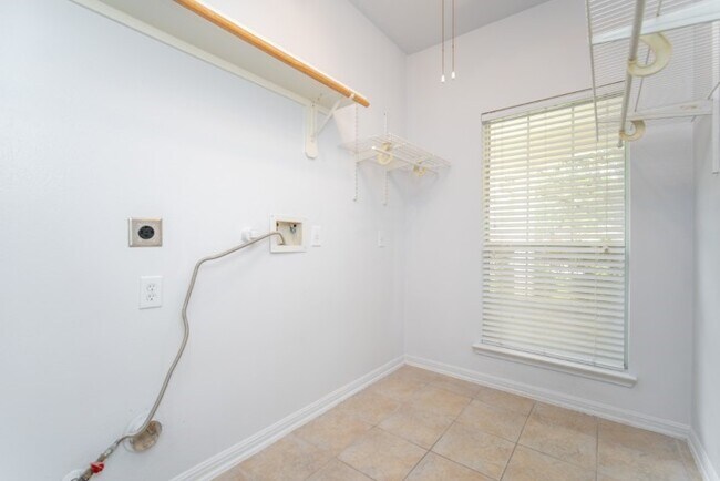 Building Photo - 2322 Cool Springs Ln