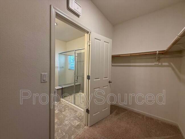 Building Photo - 437 Pendragon St