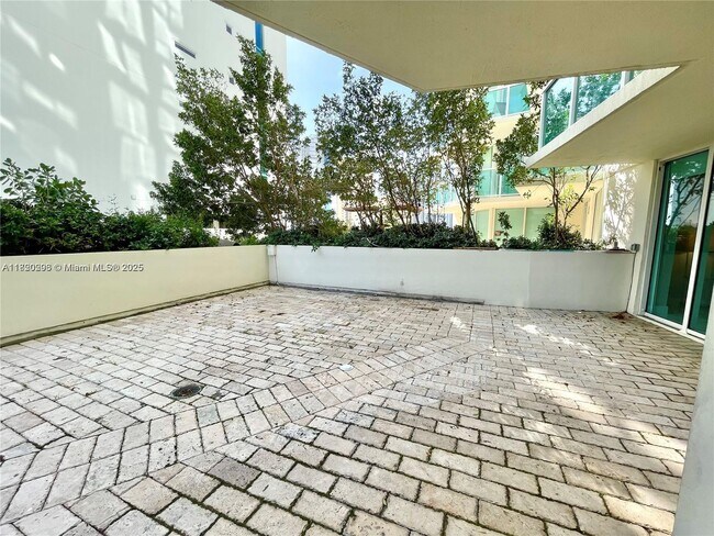 Building Photo - 150 Sunny Isles Blvd