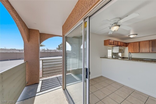 Building Photo - 2101 Blue Breeze Dr