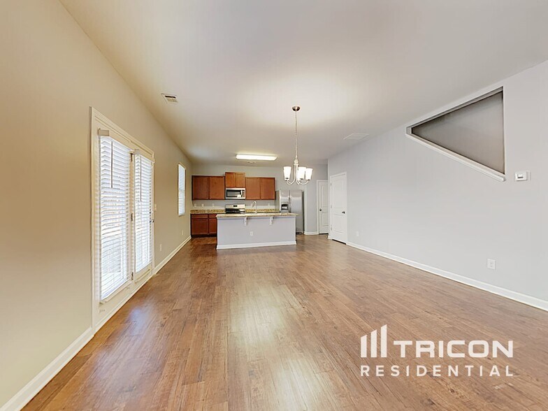 Building Photo - 211 Hollyhock Ln