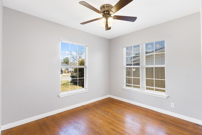 Building Photo - Charming Home Awaits: Spacious & Modern Living in a Prime Location