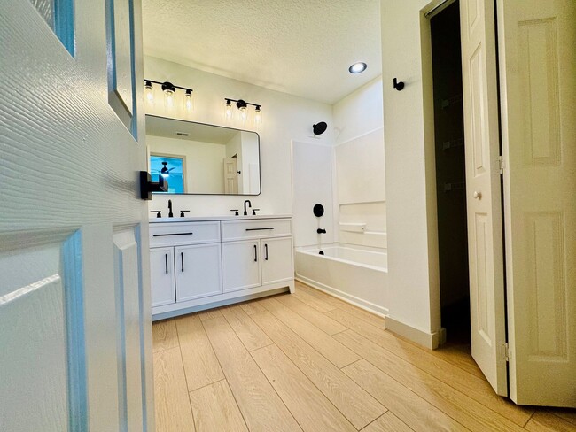 Building Photo - Remodeled Single Family Home in Hunter's Ridge Ormond Beach