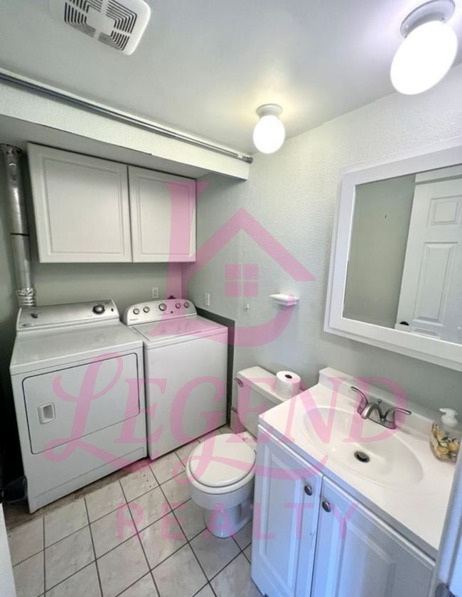 Building Photo - Spacious 2 Bed, 1.5 Bath Condo/Townhome in...