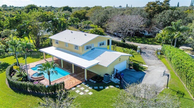 Building Photo - 11401 SW 72nd Pl